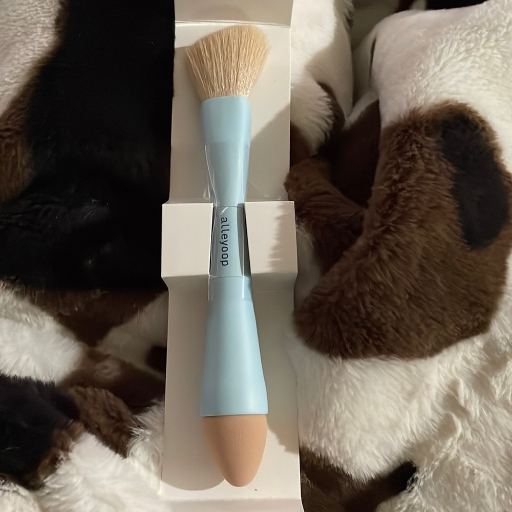 Makeup brushes.